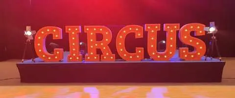 Letras Gigantes Circus