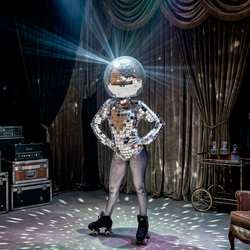 Bailarines en patines led para tus eventos 