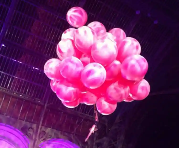 Danza Aérea con Globos de Helio para eventos