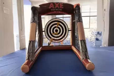 Juego de lanzar hachas