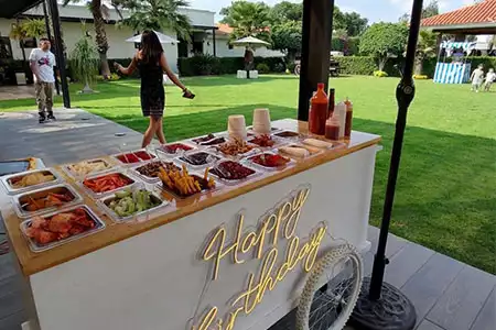 carrito de charcutería personalizado para eventos corporativos