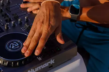 Controladora DJ para eventos al aire libre