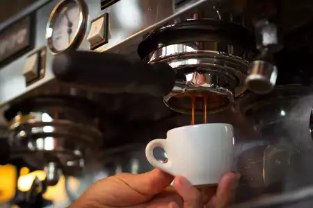 Extracción de espresso en cafetera La Marzocco