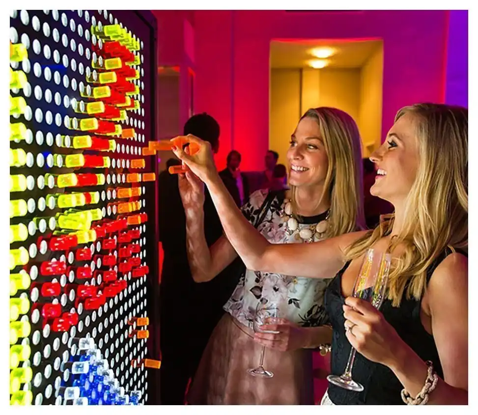 Lite Brite gegant amb missatge lluminós en un casament a Barcelona
