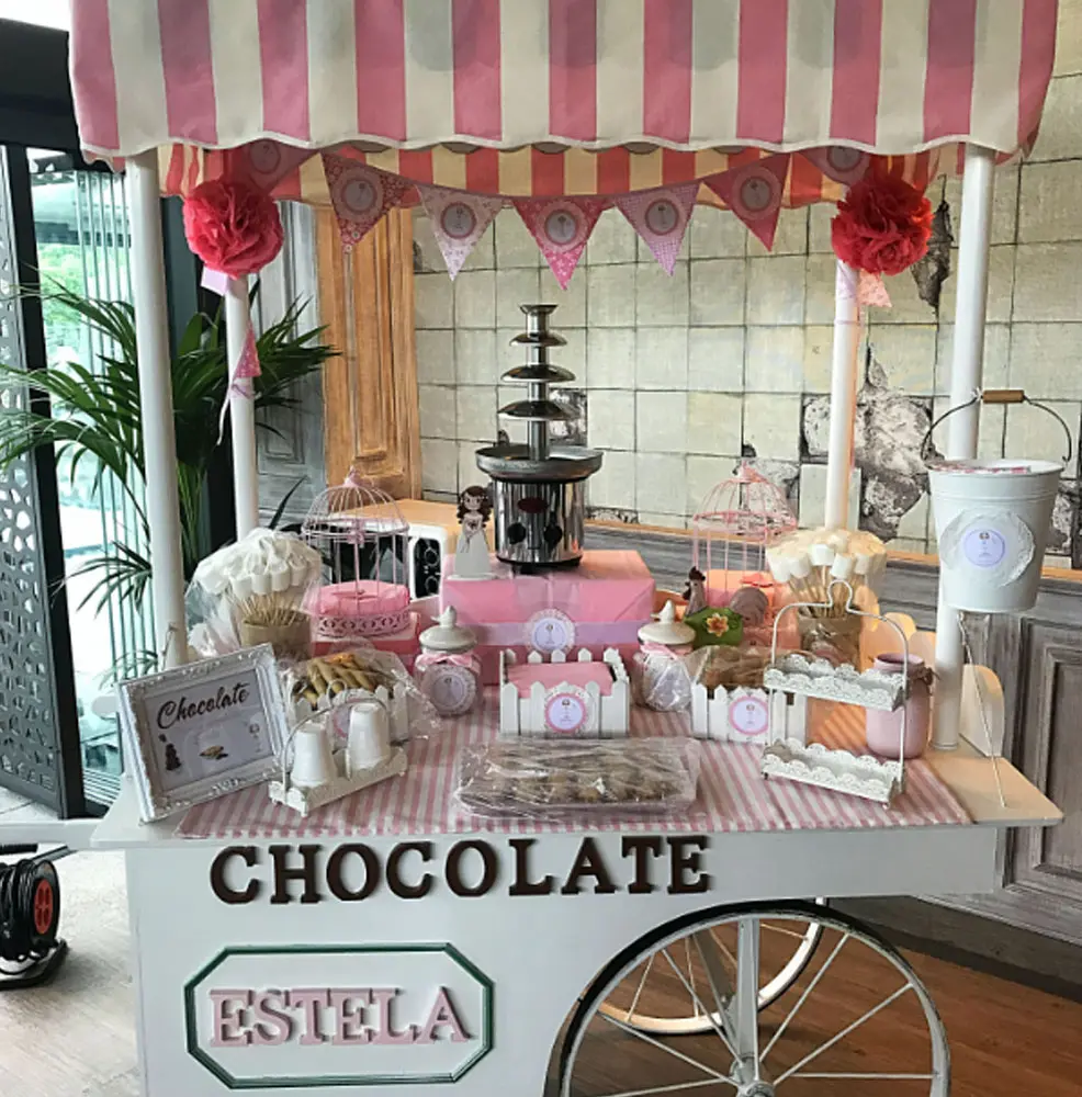 Lloguer de font de xocolata a l'estand d'una fira