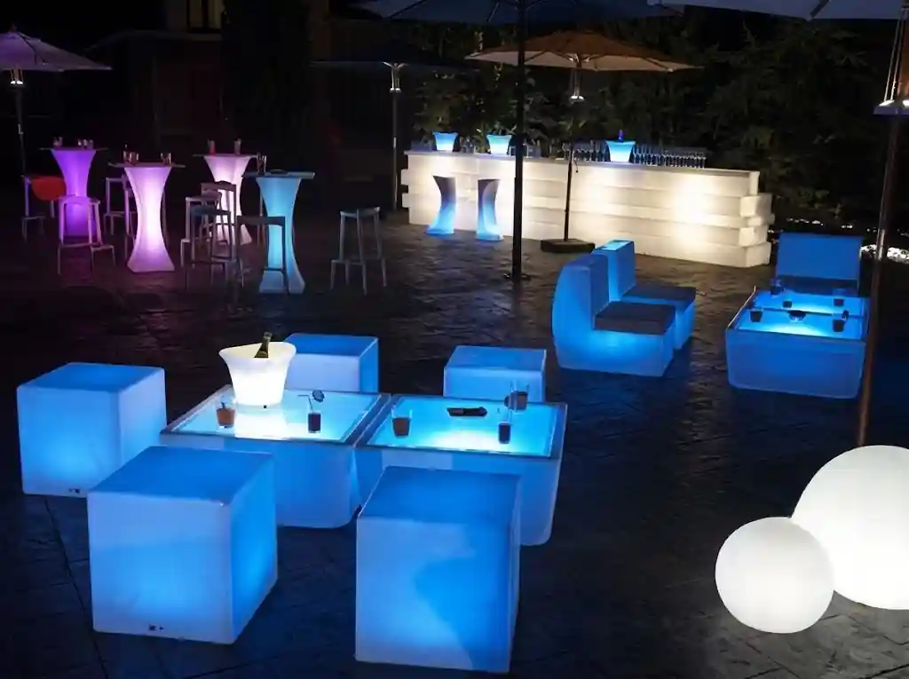 Mobiliari LED: Taules i Cadires en un esdeveniment real