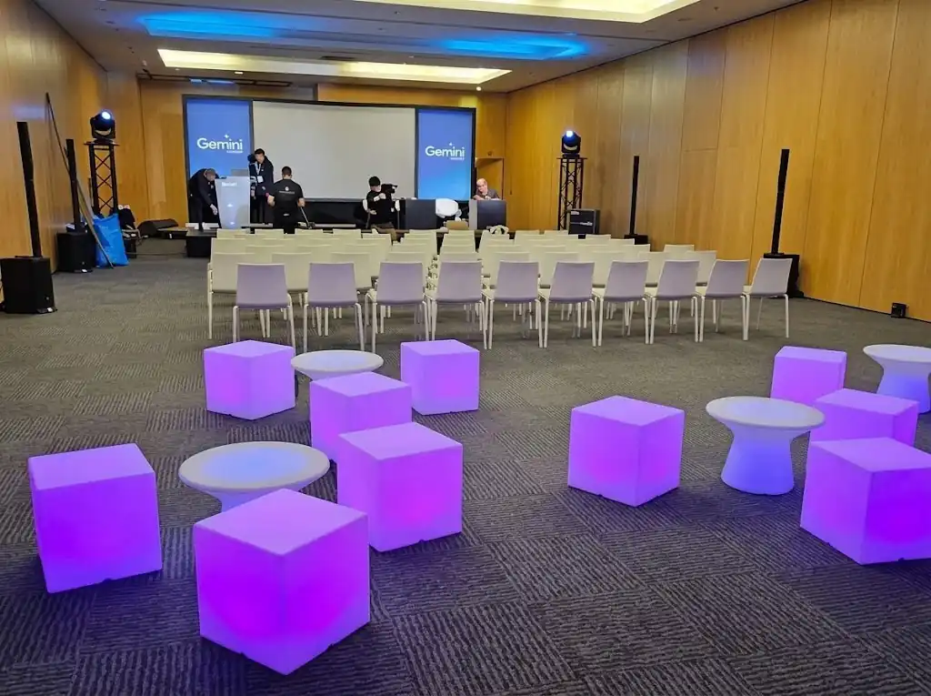 Lloguer de mobiliari LED en una festa d'empresa