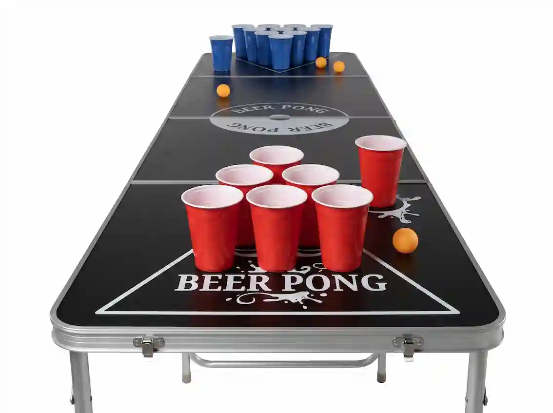 Taula de beer pong personalitzada en una activació de marca de cervesa