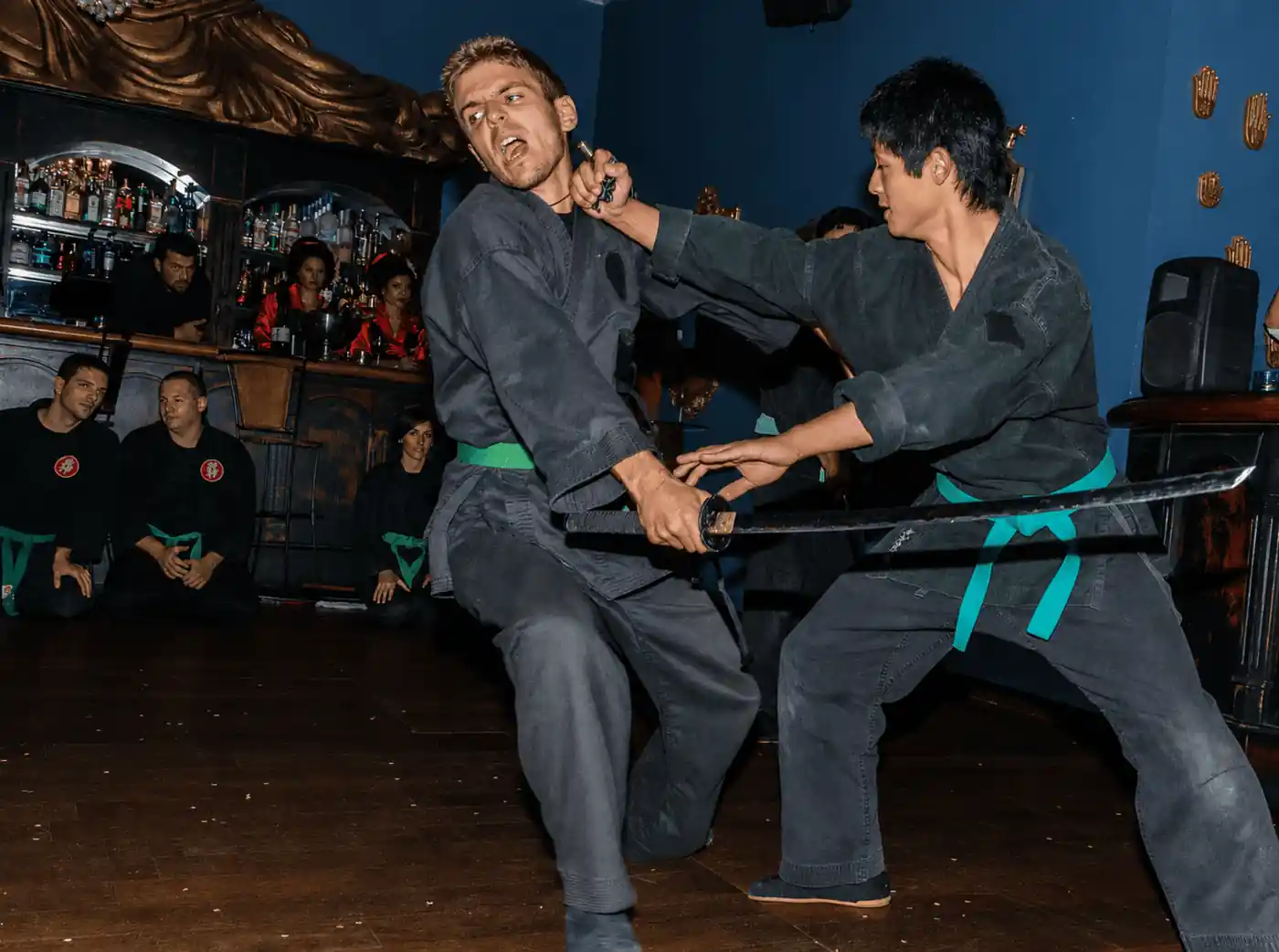 Samurais en la inauguració d'un restaurant japonès