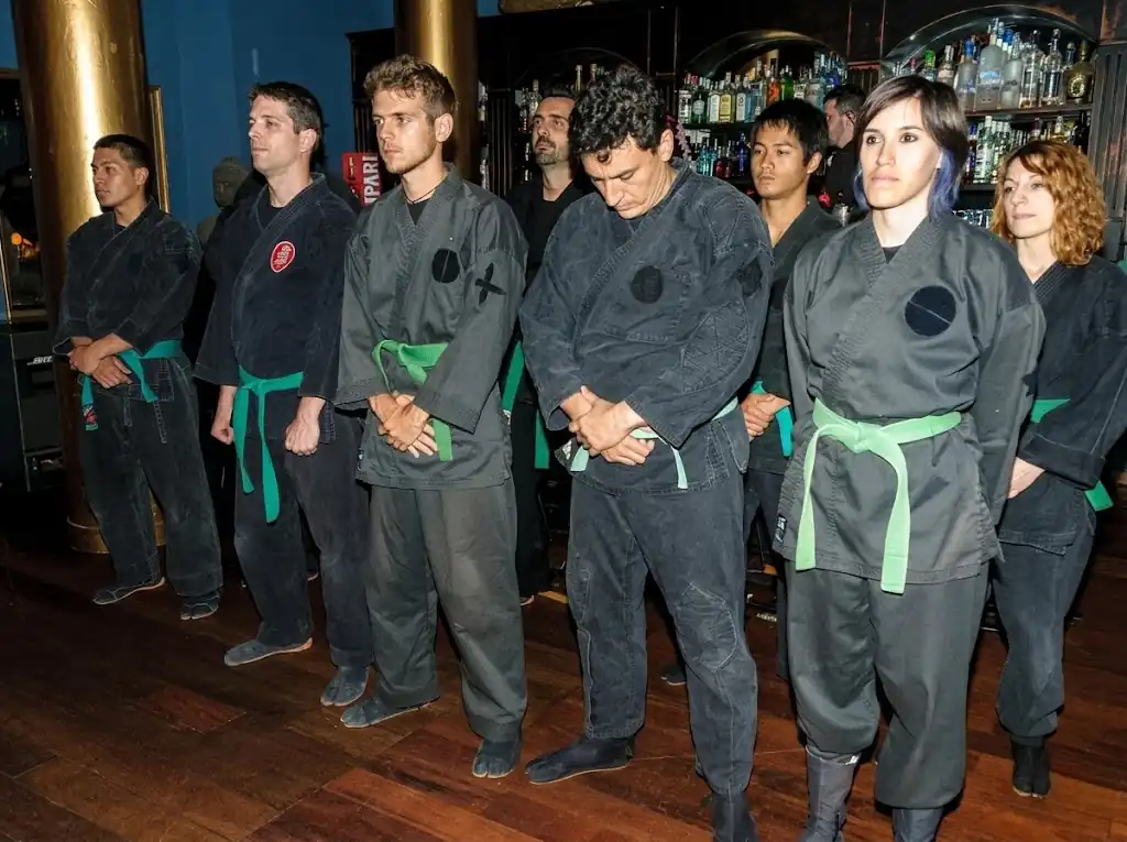 Espectacle de samurais amb katana en un esdeveniment d'empresa