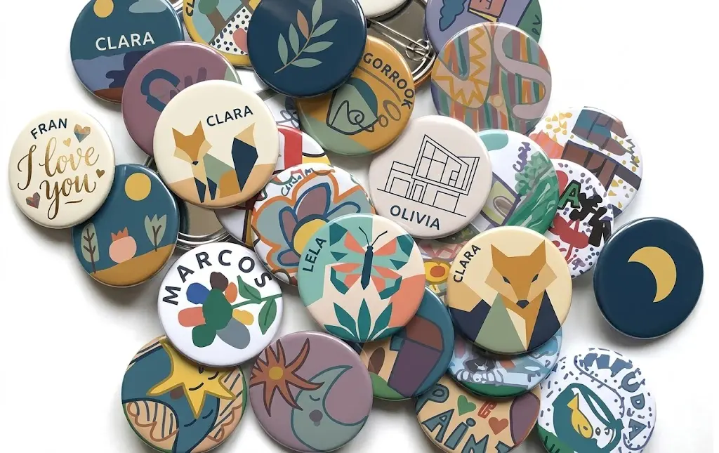 Custom button badge workshop on a trade fair stand