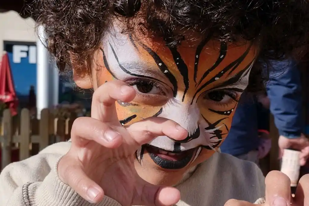 Face painter at a company family day