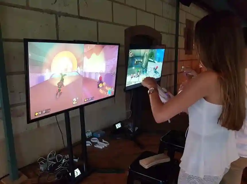 Nens jugant a la Wii en una festa infantil