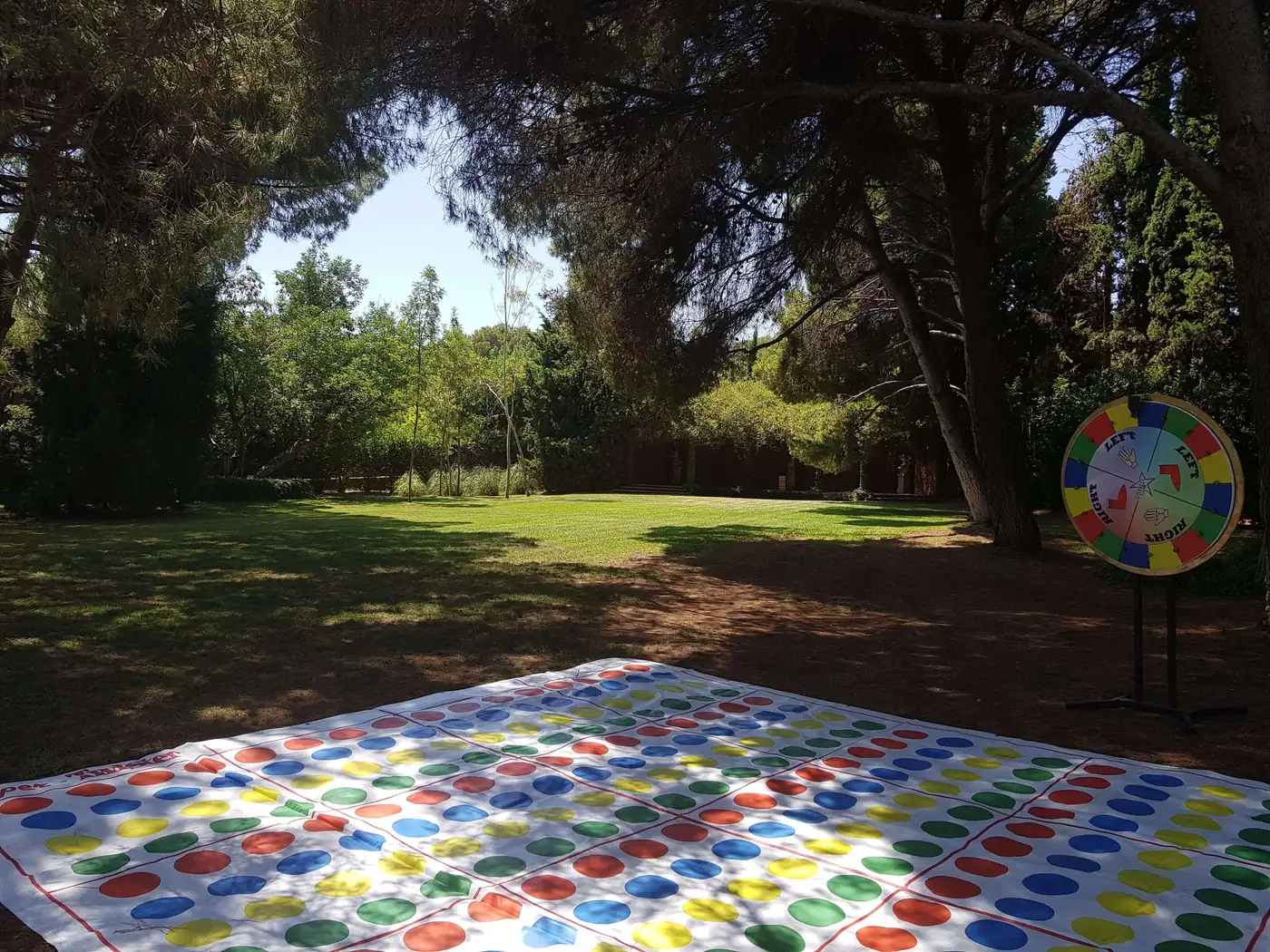 Twister gegant en un comiat de soltera