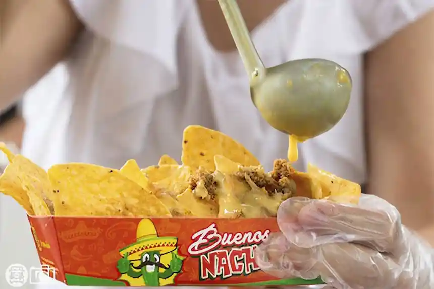 Carro de nachos en una festa mexicana d'empresa