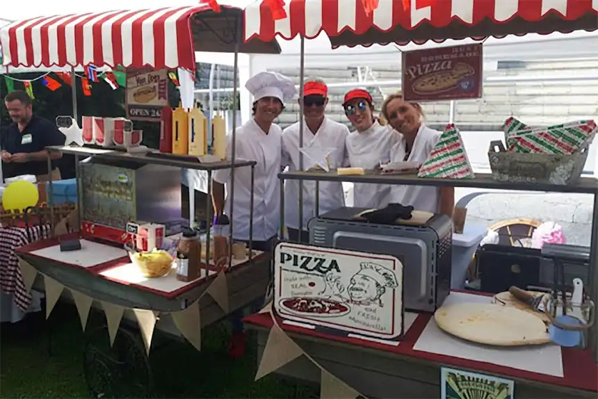 Carro de pizzes al resopar d'un casament