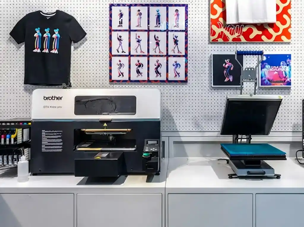 Live printing of branded bags at a corporate event