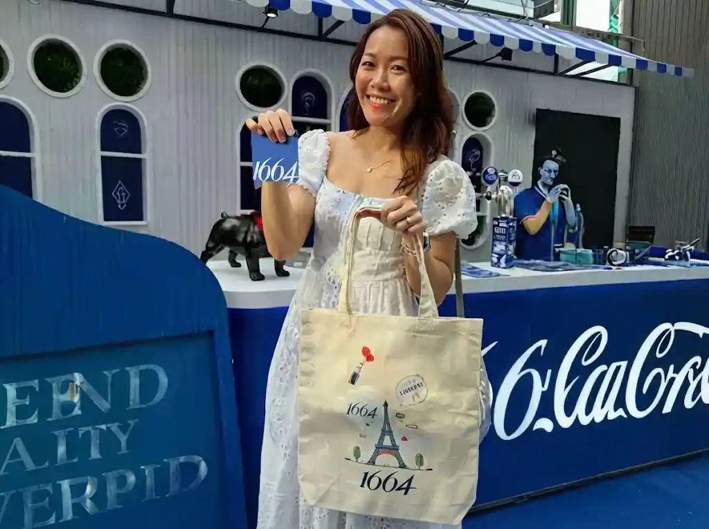 Tote bag personalisation station at a trade fair stand