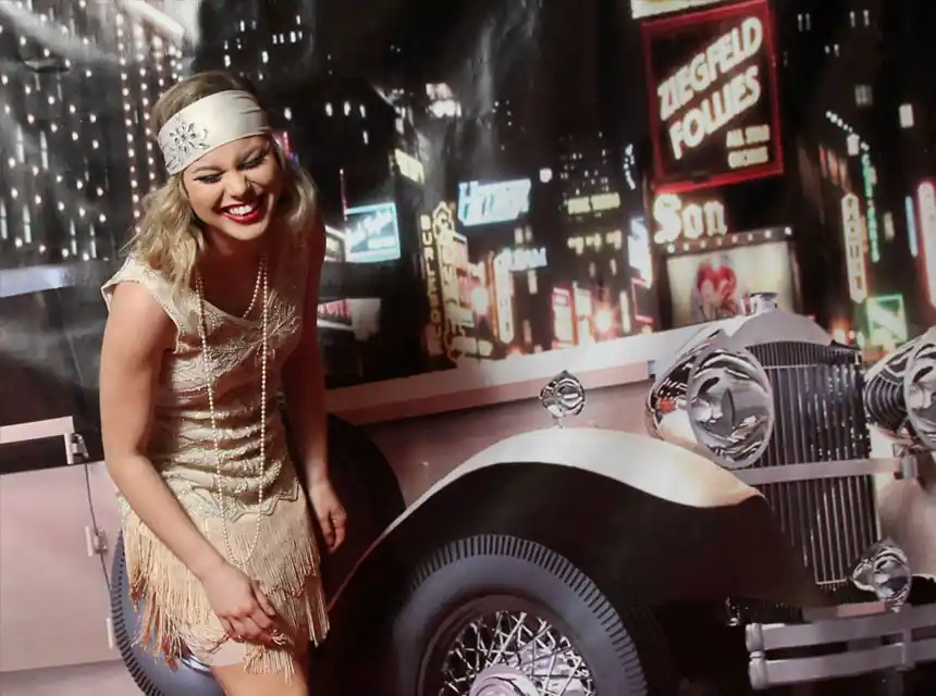 Festa dels anys 20 estil Gatsby en un sopar d'empresa