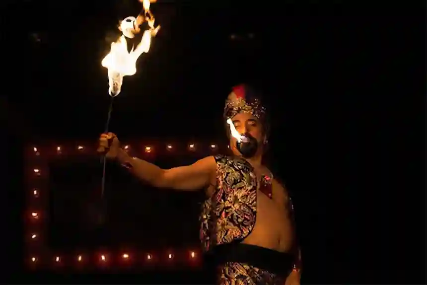 Espectacle de faquir en una festa temàtica medieval