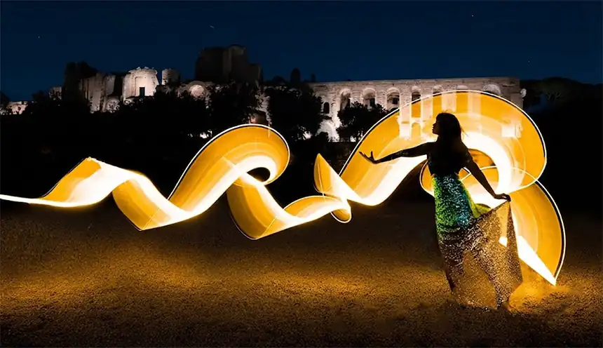 Retrat de light painting en un sopar d'empresa