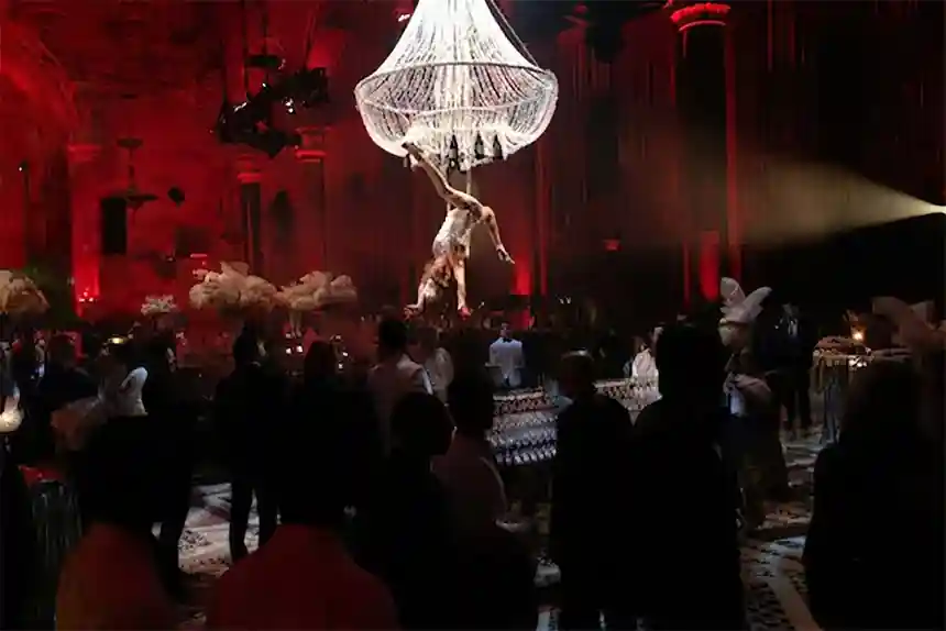 Living Champagne Chandelier en un esdeveniment real