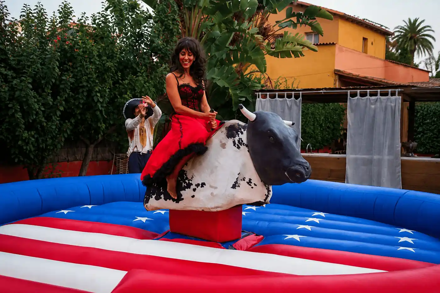 Toro mecánico para eventos: la atracción estrella del Far West