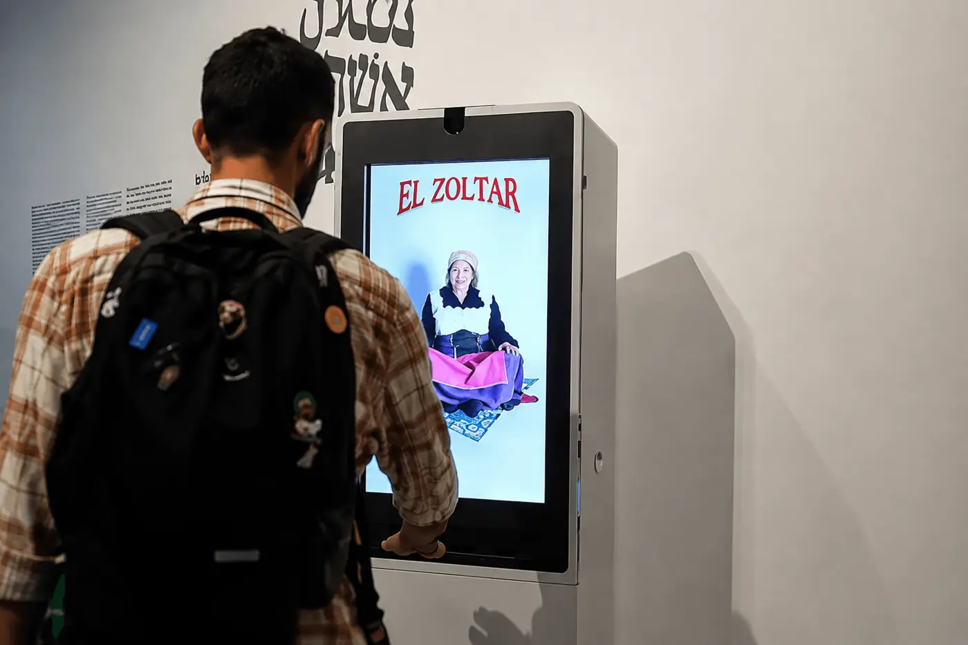 Fotomaton Zoltar endeví a l'estand d'una fira a Barcelona