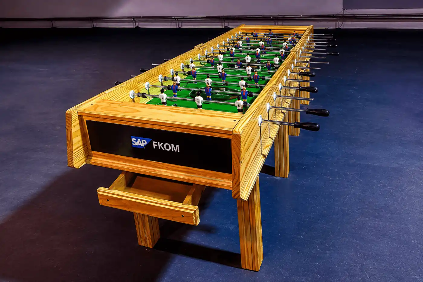 Futbolín gigante para eventos: el clásico a lo grande