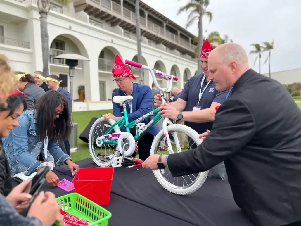 Team Building Solidario: Montaje de Bicicletas en un evento real