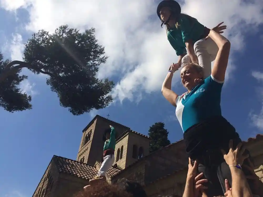 Empleats fent pinya en un team building de castellers