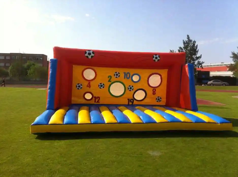 Porteria inflable de punteria en un esdeveniment d'empresa