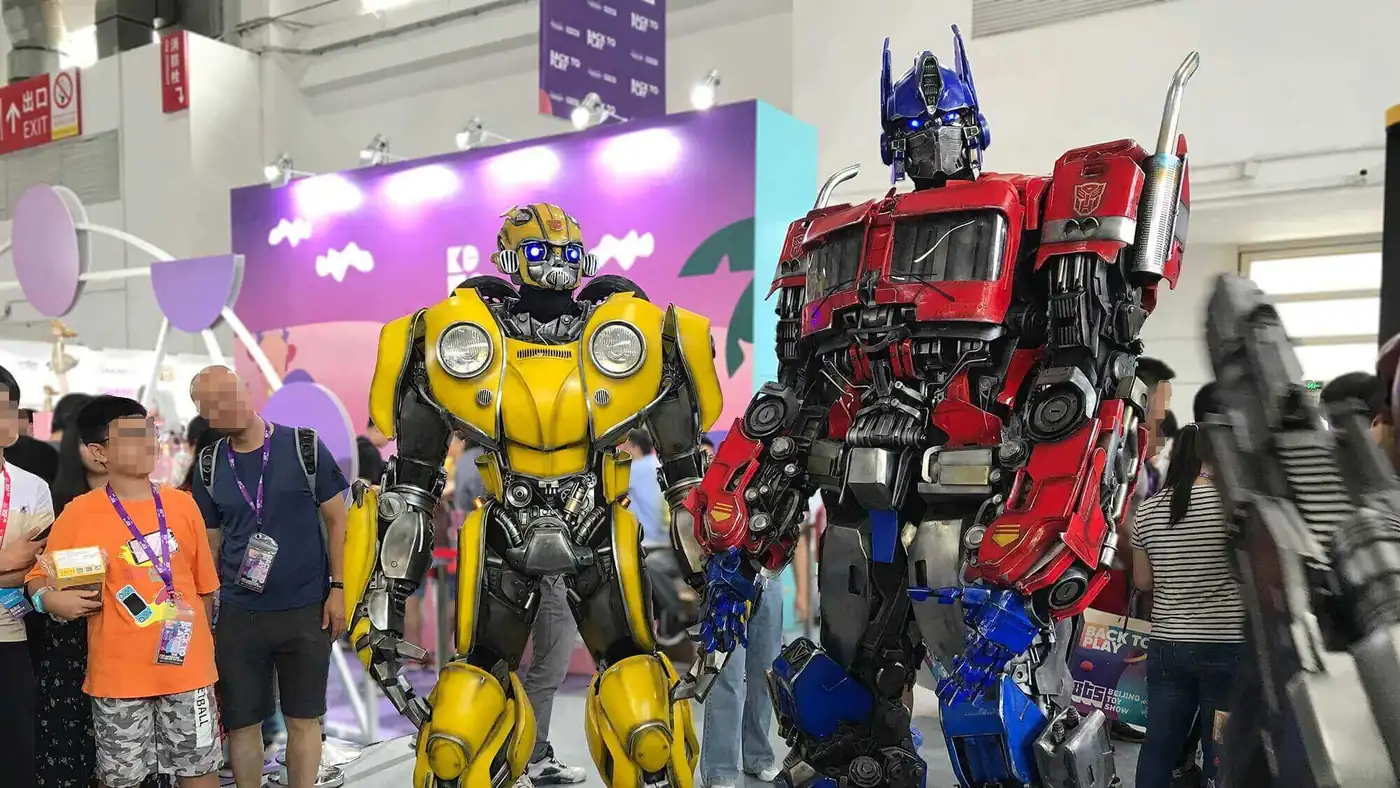 Zancudos Transformers: un espectáculo gigante para su evento