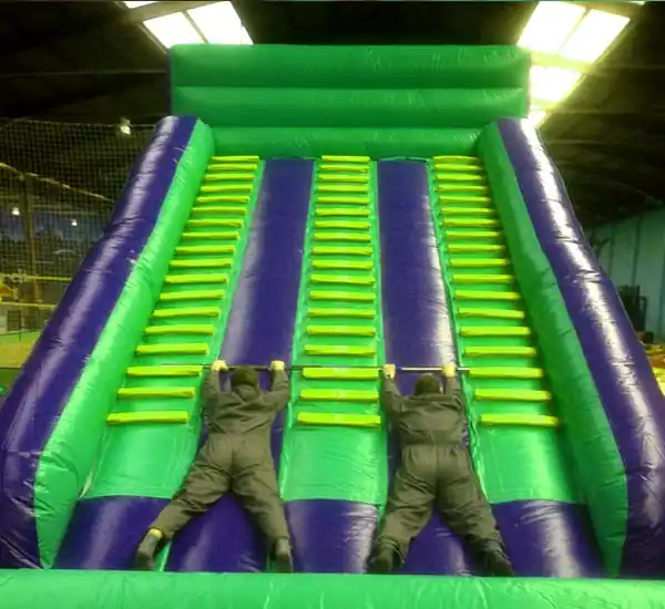 Escala Infernal Inflable en un esdeveniment real