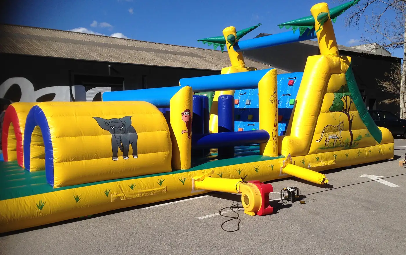 Pista Americana Inflable Selva en un esdeveniment real
