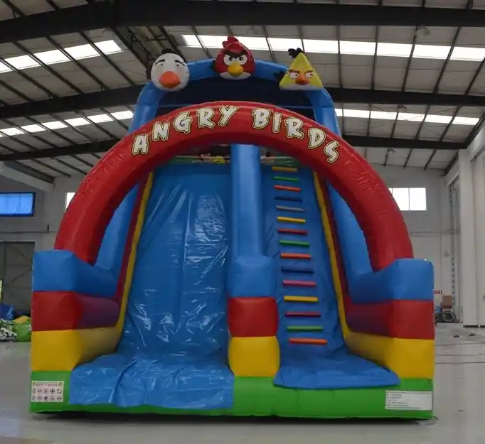 Inflable Angry Birds en un esdeveniment real