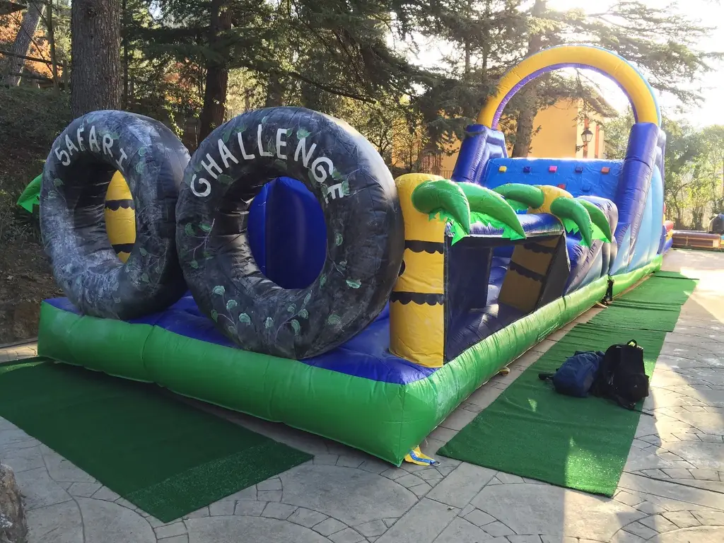 Inflable gegant Challenge en un esdeveniment multitudinari d'empresa