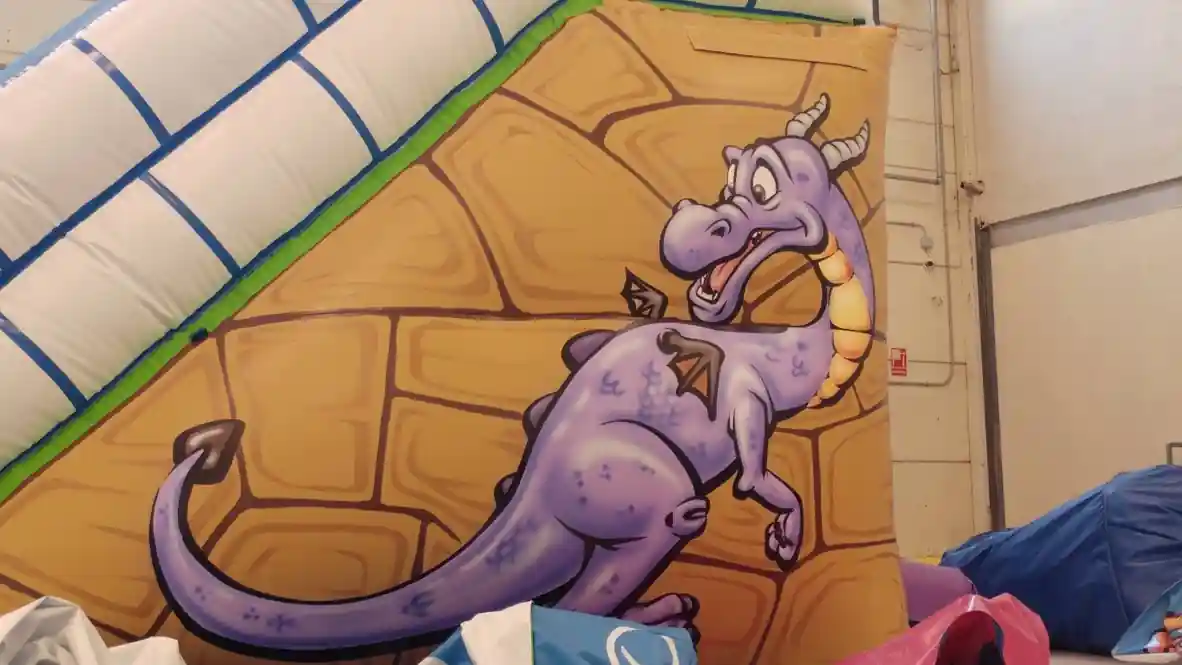 Inflable Drac com a zona infantil en un casament