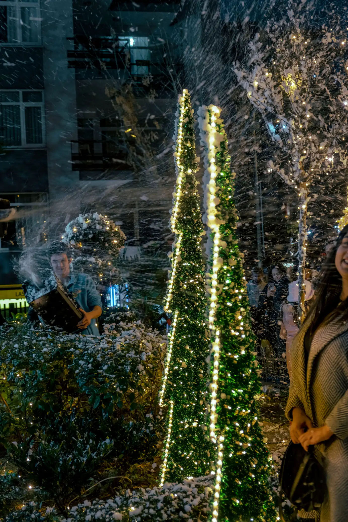 Canó de neu artificial en un sopar de Nadal d'empresa