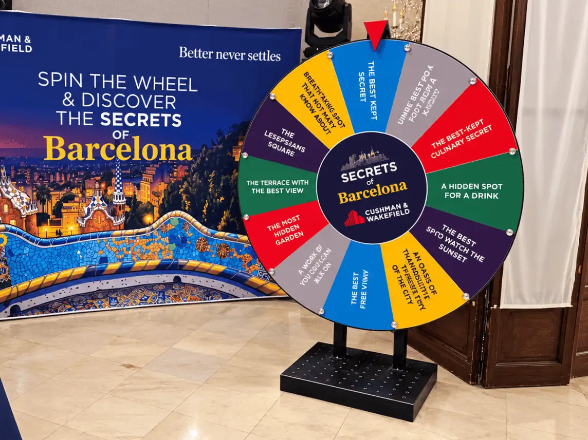 Ruleta promocional de sobretaula en un estand de fira