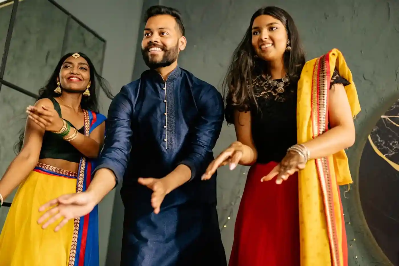 Ballarines en una festa temàtica Bollywood per a empreses