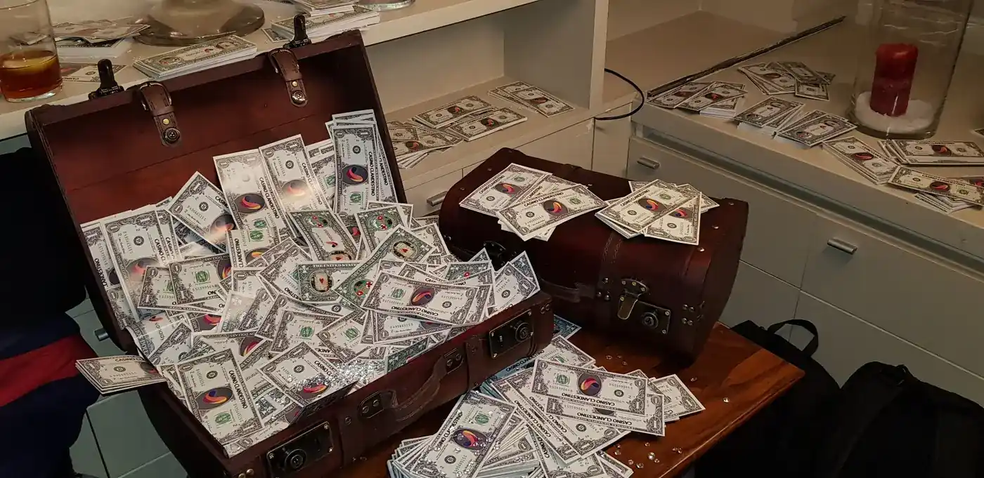 Taula de casino clandestí en una festa temàtica Chicago