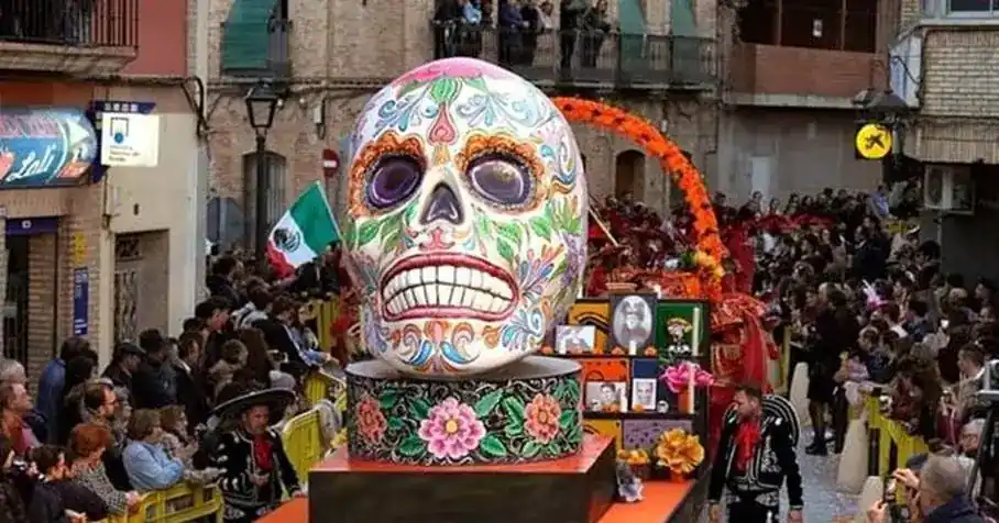 Festa mexicana per a empreses amb altar de Dia de Morts