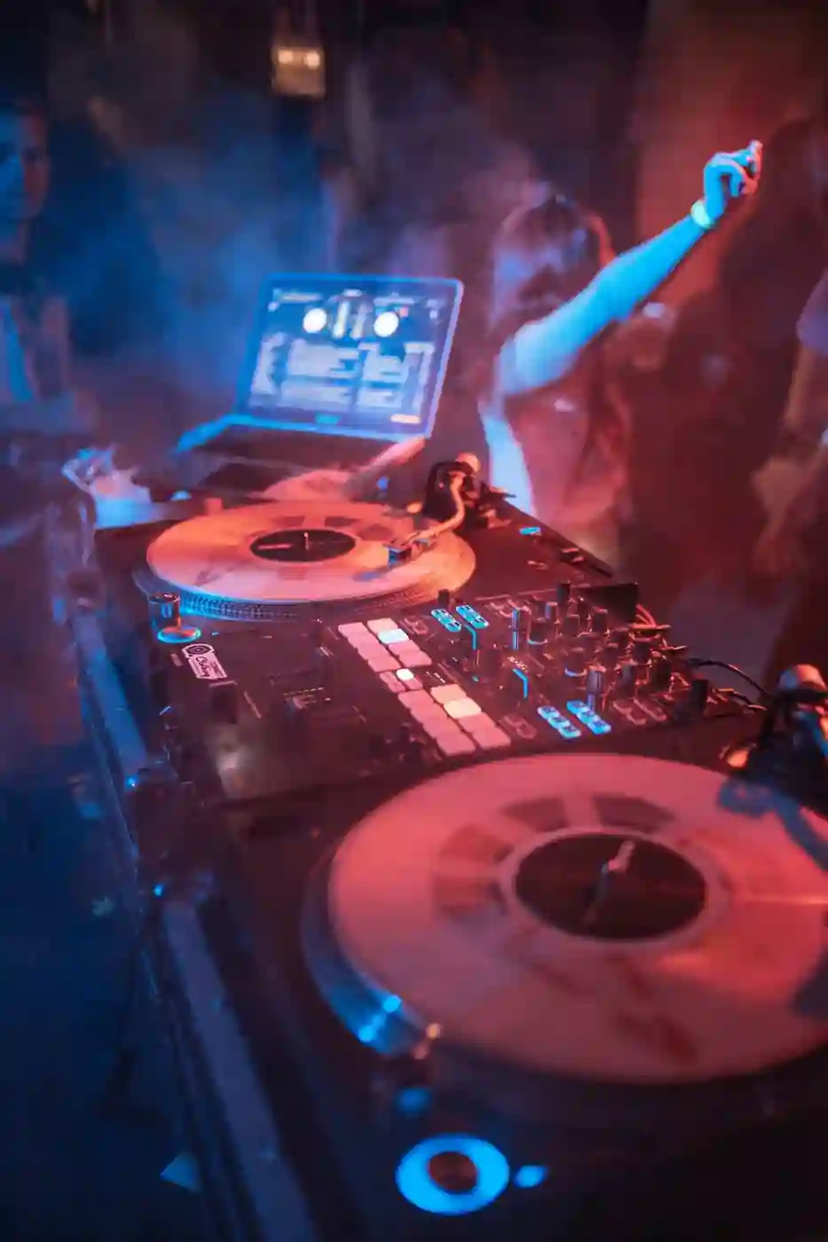 DJ per a casaments punxant en una celebració