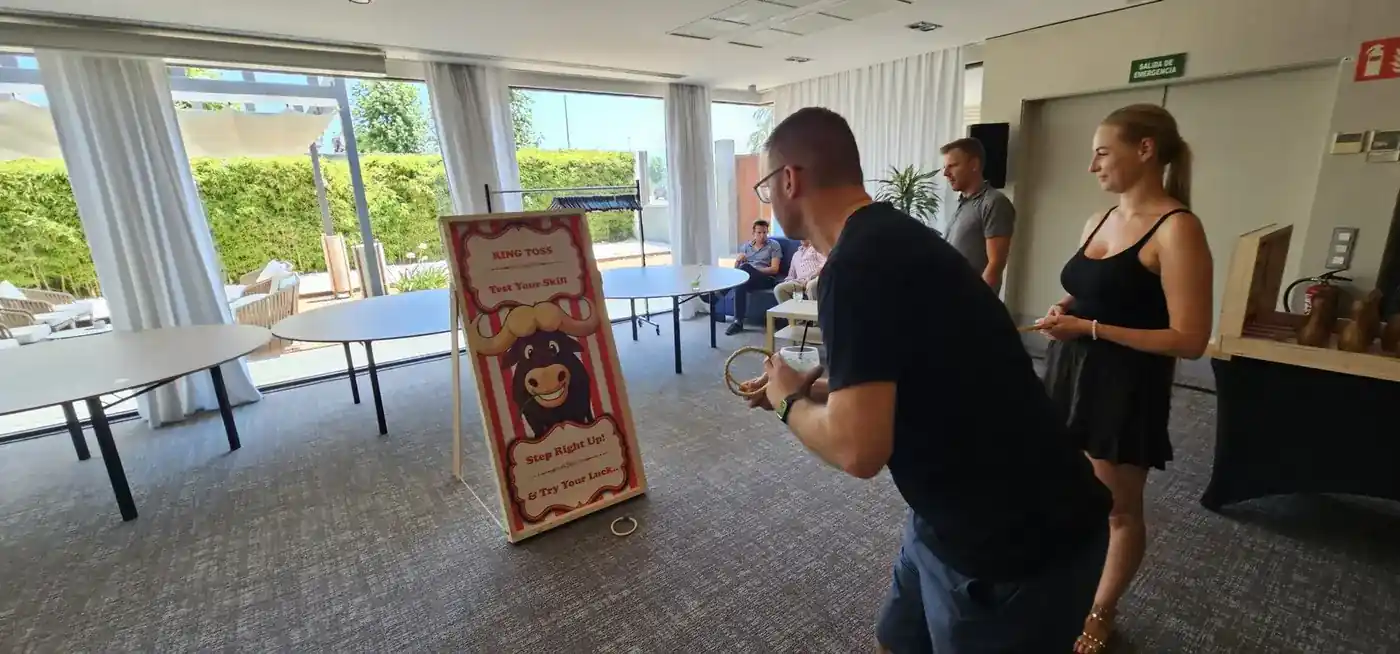 Ring Toss – Llançament d'Anelles en un esdeveniment real