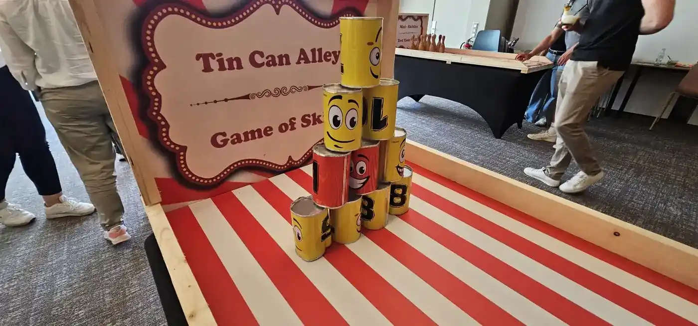 Tin Alley – Derriba las Latas en un evento real