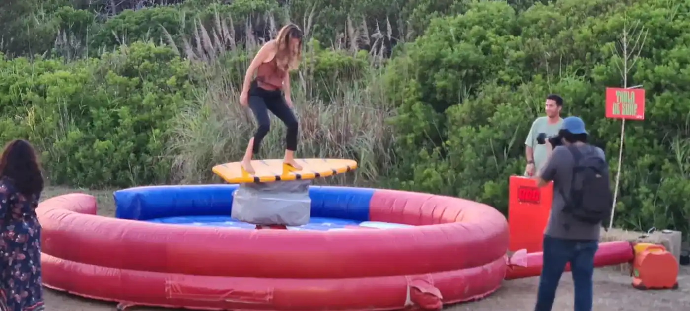 Festa d'estiu per a empreses amb simulador de surf