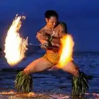 Espectacle de dansa oriental amb ales en un casament