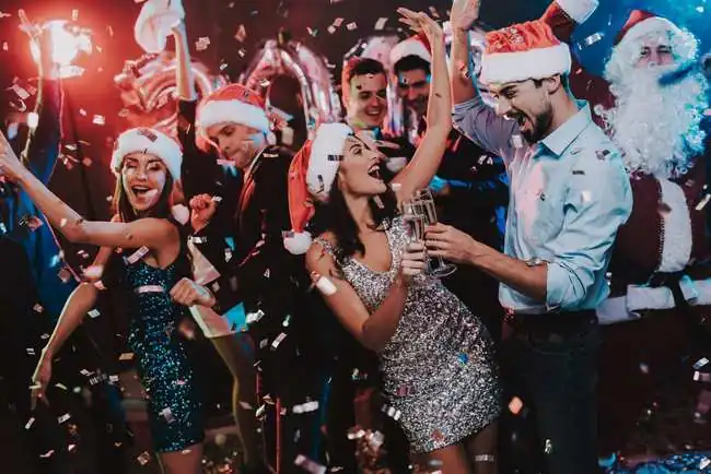 8 IDEAS CORPORATIVAS DE CENAS PARA FIESTAS DE NAVIDAD