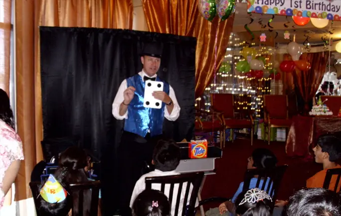 Espectacle de màgia infantil en un centre comercial